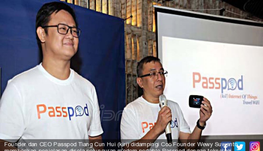 Founder dan CEO Passpod Tiang Cun Hui (kiri) didampingi Coo Founder Wewy Suwanto memberikan penjelasan disela peluncuran modem portable Passpod dengan teknologi 4G di Jakarta. Selasa (22/8). - JPNN.com