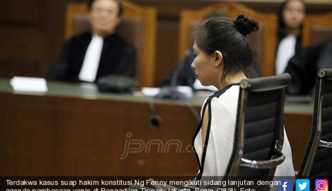 Terdakwa kasus suap hakim konstitusi Ng Fenny mengikuti sidang lanjutan dengan agenda pembacaan vonis di Pengadilan Tipikor, Jakarta, Senin (28/8). - JPNN.com