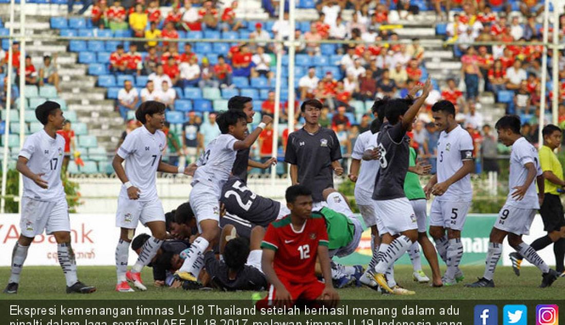 Ekspresi kemenangan timnas U-18 Thailand setelah berhasil menang dalam adu pinalti dalam laga semfinal AFF U-18 2017 melawan timnas U-19 Indonesia yang berlangsung di Thuwunna Stadium, Yangon, Myanmar, Jumat (15/9). - JPNN.com