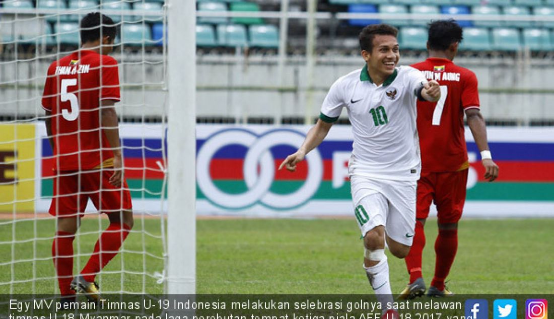 Egy MV pemain Timnas U-19 Indonesia melakukan selebrasi golnya saat melawan timnas U-18 Myanmar pada laga perebutan tempat ketiga piala AFF U-18 2017 yang berlangsung di Thuwunna Stadium, Myanmar, Minggu (17/9). - JPNN.com