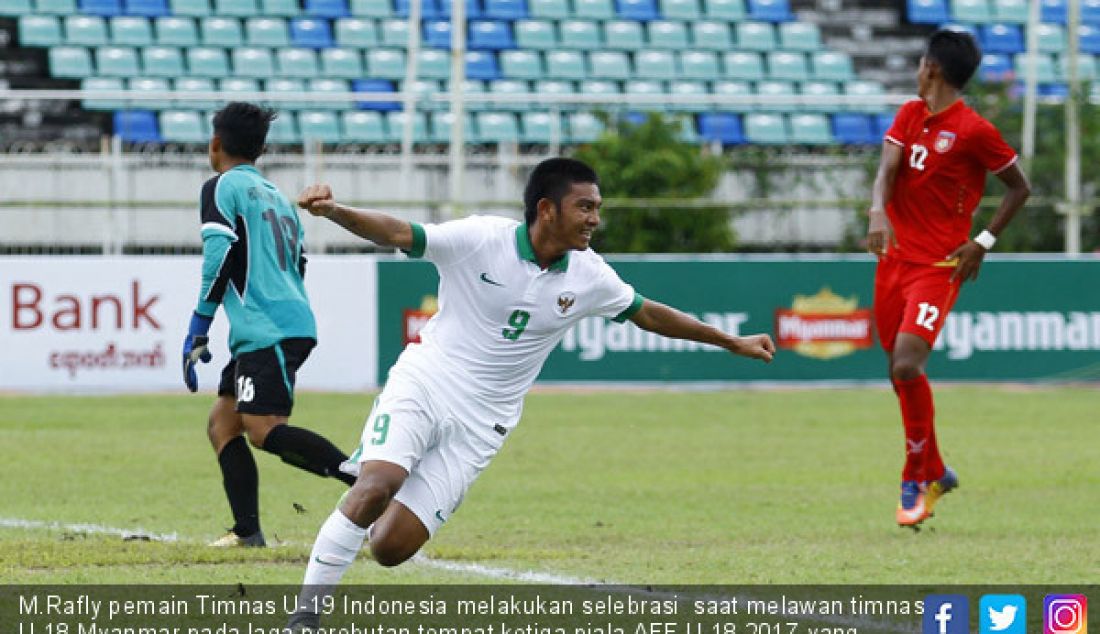 M.Rafly pemain Timnas U-19 Indonesia melakukan selebrasi saat melawan timnas U-18 Myanmar pada laga perebutan tempat ketiga piala AFF U-18 2017 yang berlangsung di Thuwunna Stadium, Myanmar, Minggu (17/9). - JPNN.com