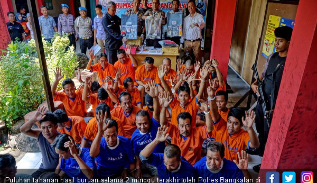 Puluhan tahanan hasil buruan selama 2 minggu terakhir oleh Polres Bangkalan di Mapolres Bangkalan, Selasa (19/9). - JPNN.com