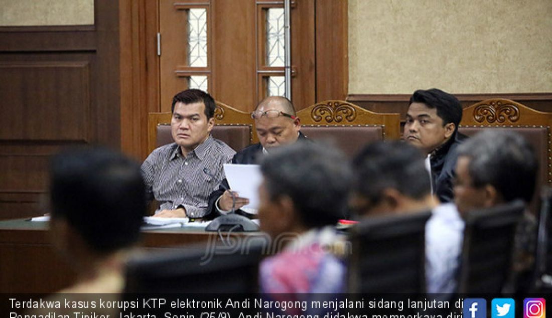 Terdakwa kasus korupsi KTP elektronik Andi Narogong menjalani sidang lanjutan di Pengadilan Tipikor, Jakarta, Senin (25/9). Andi Narogong didakwa memperkaya diri sendiri sebesar USD 1.499.241 Dolar dan Rp 1.000.000.000. - JPNN.com
