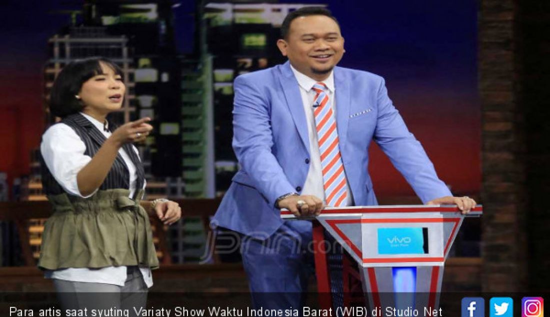 Para artis saat syuting Variaty Show Waktu Indonesia Barat (WIB) di Studio Net TV, Jakarta, Selasa (7/3). - JPNN.com