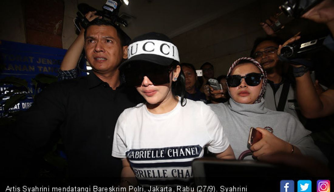 Artis Syahrini mendatangi Bareskrim Polri, Jakarta, Rabu (27/9). Syahrini menjadi saksi kasus First Travel. - JPNN.com