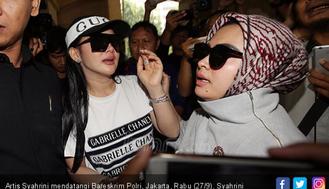 Artis Syahrini mendatangi Bareskrim Polri, Jakarta, Rabu (27/9). Syahrini menjadi saksi kasus First Travel. - JPNN.com