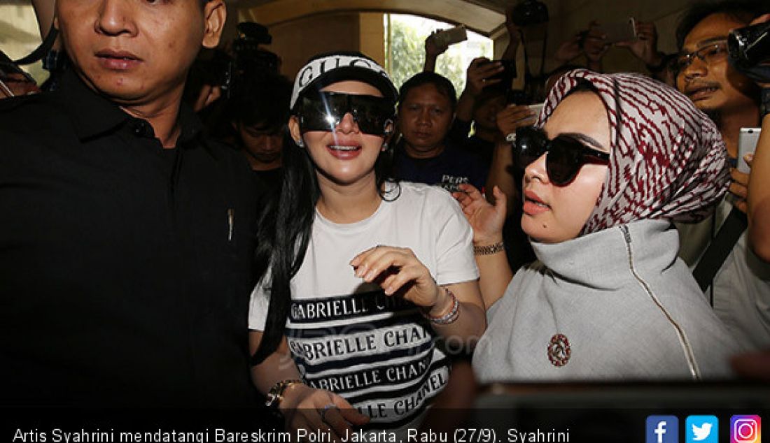 Artis Syahrini mendatangi Bareskrim Polri, Jakarta, Rabu (27/9). Syahrini menjadi saksi kasus First Travel. - JPNN.com