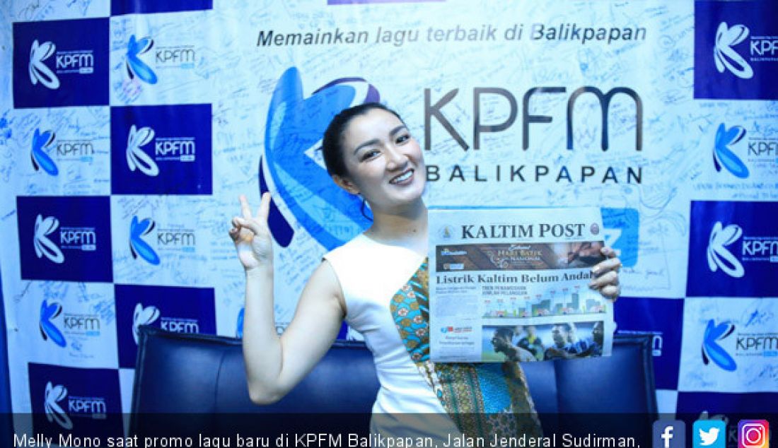 Melly Mono saat promo lagu baru di KPFM Balikpapan, Jalan Jenderal Sudirman, Senin (2/10). - JPNN.com