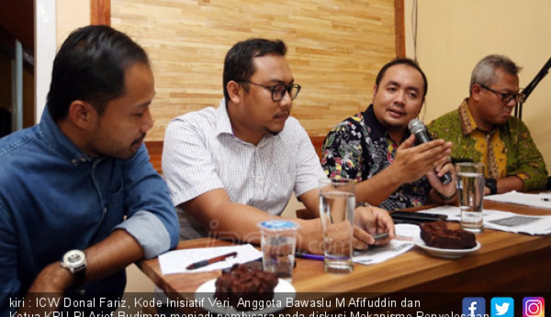 kiri : ICW Donal Fariz, Kode Inisiatif Veri, Anggota Bawaslu M Afifuddin dan Ketua KPU RI Arief Budiman menjadi pembicara pada diskusi Mekanisme Penyelesaian Pelanggaran Administrasi Pemilu dalam UU Pemilu,Jakarta,Rabu (4/10) - JPNN.com