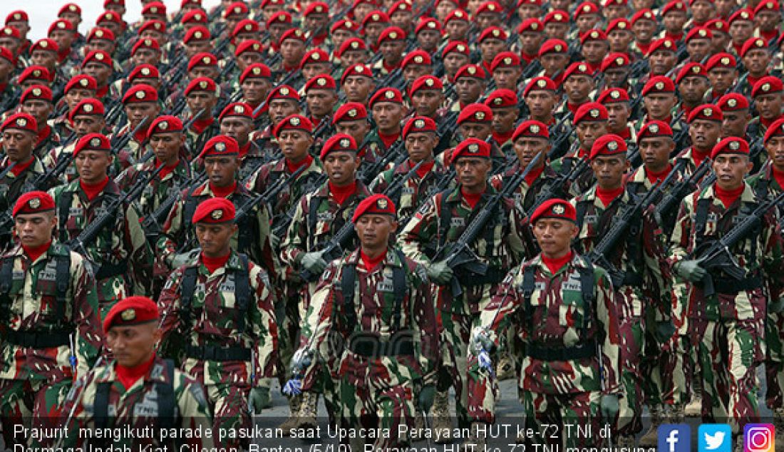 Prajurit mengikuti parade pasukan saat Upacara Perayaan HUT ke-72 TNI di Dermaga Indah Kiat, Cilegon, Banten (5/10). Perayaan HUT ke-72 TNI mengusung tema Bersama Rakyat TNI Kuat. - JPNN.com