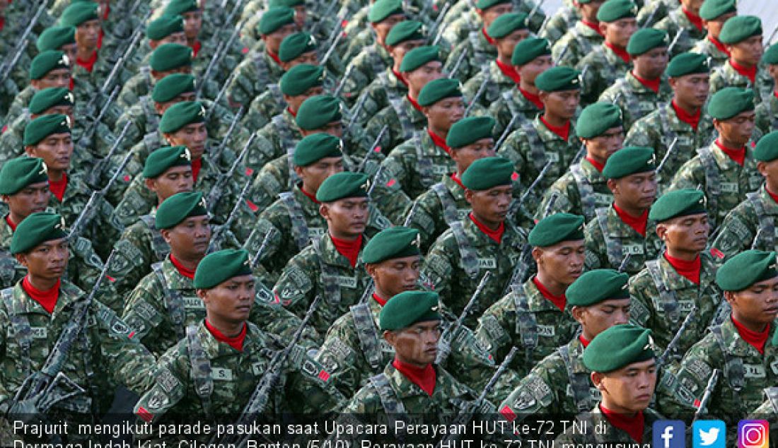 Prajurit mengikuti parade pasukan saat Upacara Perayaan HUT ke-72 TNI di Dermaga Indah Kiat, Cilegon, Banten (5/10). Perayaan HUT ke-72 TNI mengusung tema Bersama Rakyat TNI Kuat. - JPNN.com