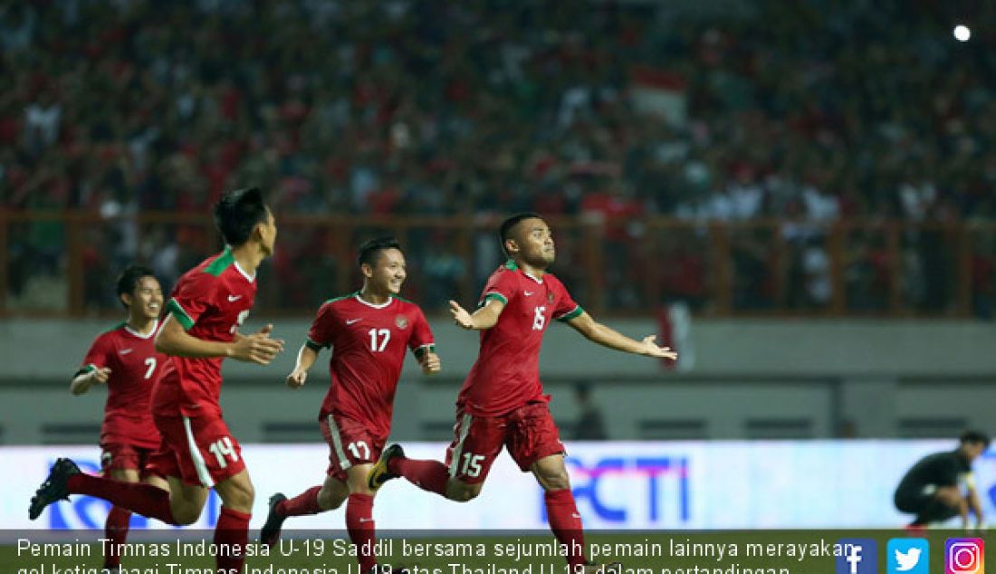 Pemain Timnas Indonesia U-19 Saddil bersama sejumlah pemain lainnya merayakan gol ketiga bagi Timnas Indonesia U-19 atas Thailand U-19 dalam pertandingan persahabatan di Stadion Wibawa Mukti, Kab Bekasi, Jabar, Minggu (8/10). - JPNN.com