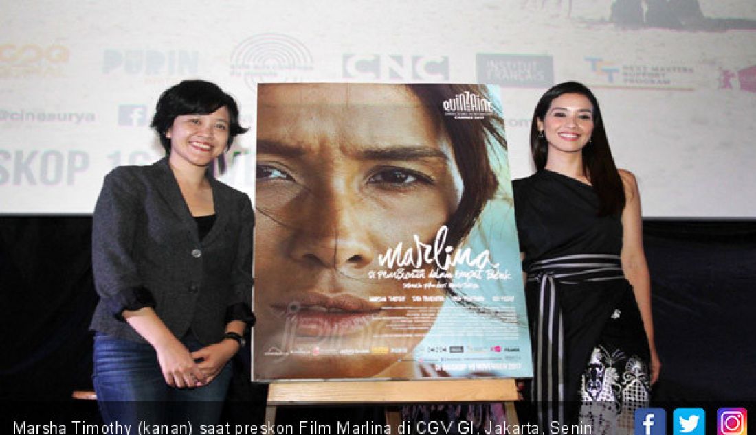 Marsha Timothy (kanan) saat preskon Film Marlina di CGV GI, Jakarta, Senin (25/9) - JPNN.com