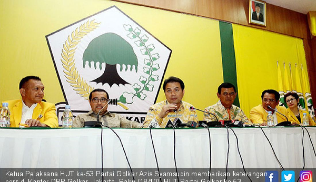 Ketua Pelaksana HUT ke-53 Partai Golkar Azis Syamsudin memberikan keterangan pers di Kantor DPP Golkar, Jakarta, Rabu (18/10). HUT Partai Golkar ke-53 mengambil tema 