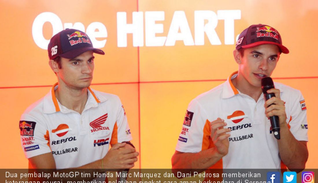 Dua pembalap MotoGP tim Honda Marc Marquez dan Dani Pedrosa memberikan keterangan seusai memberikan pelatihan singkat cara aman berkendara di Serpong, Tangerang, Banten, Selasa (17/10). - JPNN.com
