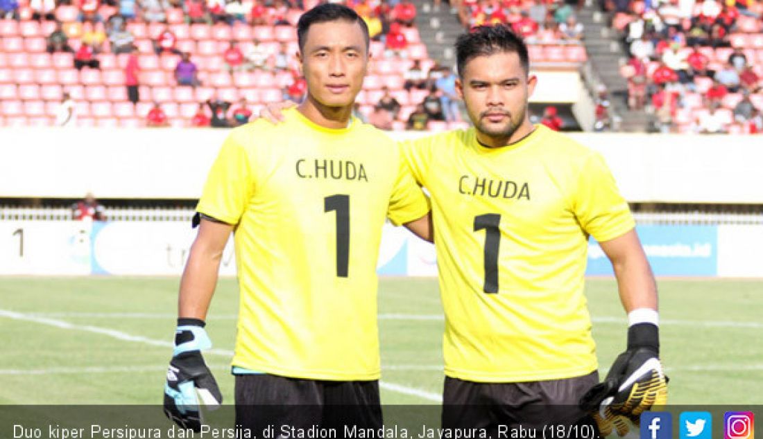 Duo kiper Persipura dan Persija, di Stadion Mandala, Jayapura, Rabu (18/10). - JPNN.com