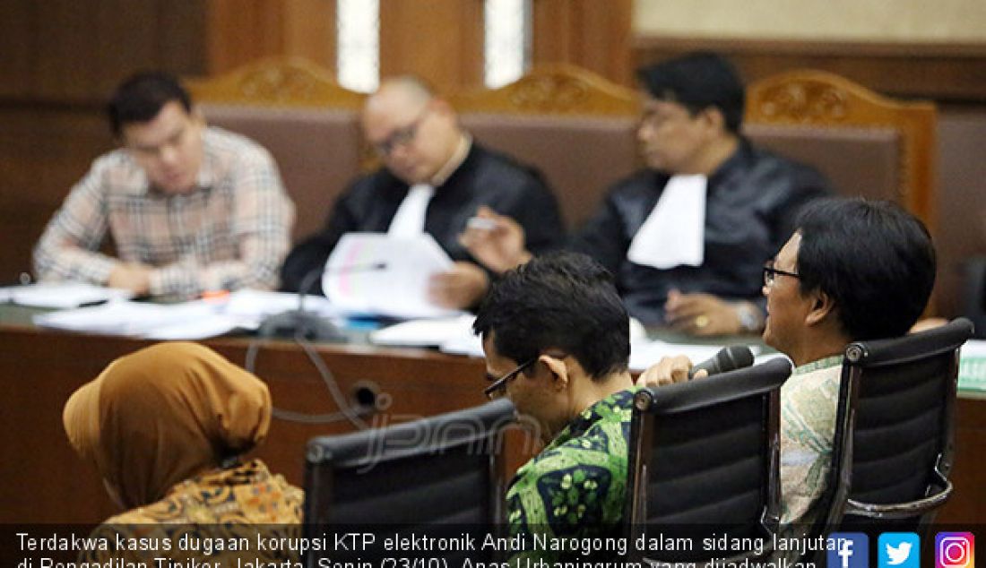 Terdakwa kasus dugaan korupsi KTP elektronik Andi Narogong dalam sidang lanjutan di Pengadilan Tipikor, Jakarta, Senin (23/10). Anas Urbaningrum yang dijadwalkan menjadi saksi persidangan tidak hadir karena sakit. - JPNN.com