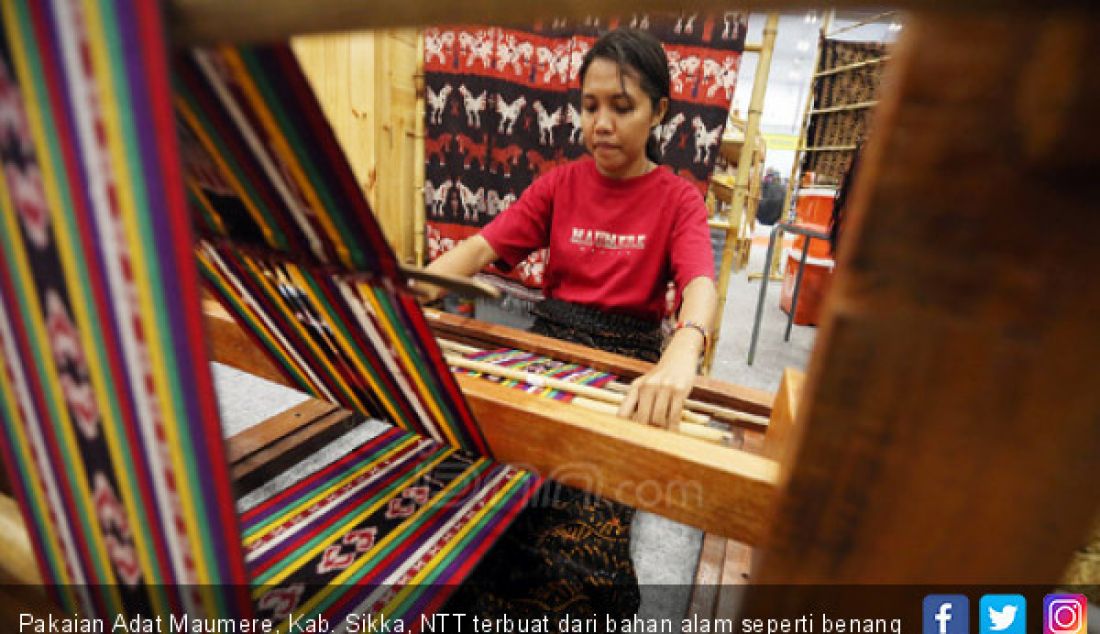 Pakaian Adat Maumere, Kab. Sikka, NTT terbuat dari bahan alam seperti benang terbuat dari kapas dan warnai dari akar mengkudu. - JPNN.com