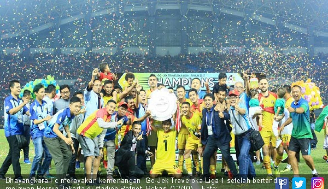 Bhayangkara Fc merayakan kemenangan Go-Jek Traveloka Liga 1 setelah bertanding melawan Persija Jakarta di stadion Patriot, Bekasi (12/10) . - JPNN.com