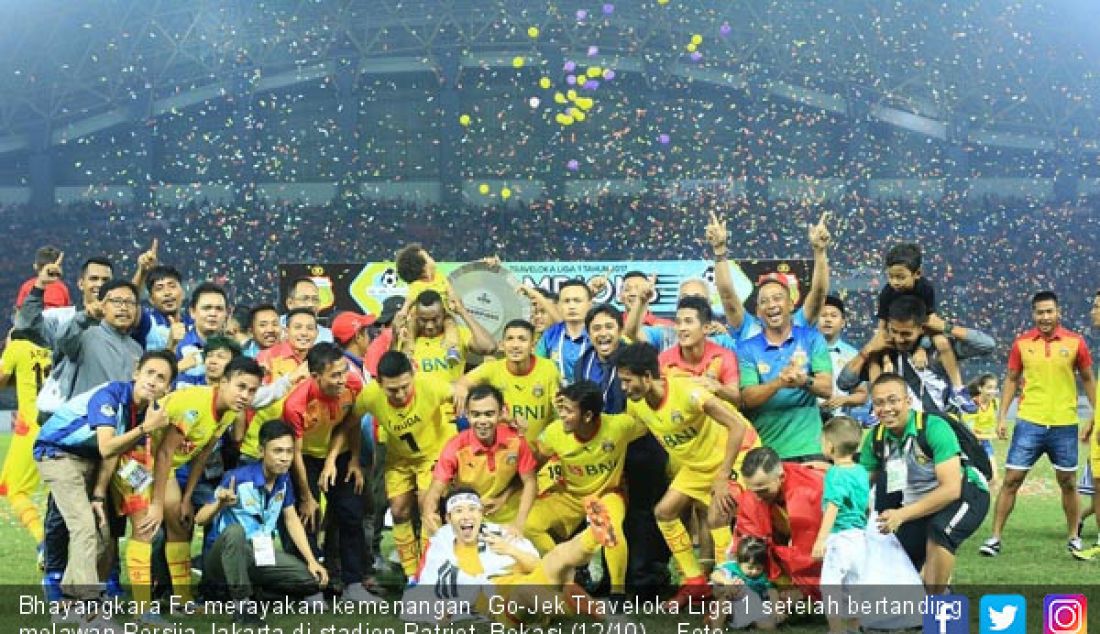 Bhayangkara Fc merayakan kemenangan Go-Jek Traveloka Liga 1 setelah bertanding melawan Persija Jakarta di stadion Patriot, Bekasi (12/10) . - JPNN.com