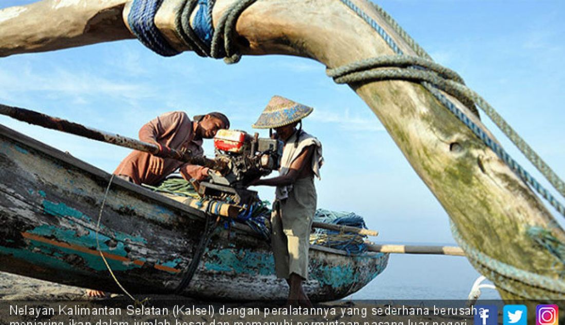 Nelayan Kalimantan Selatan (Kalsel) dengan peralatannya yang sederhana berusaha menjaring ikan dalam jumlah besar dan memenuhi permintaan pasang luar negeri. - JPNN.com