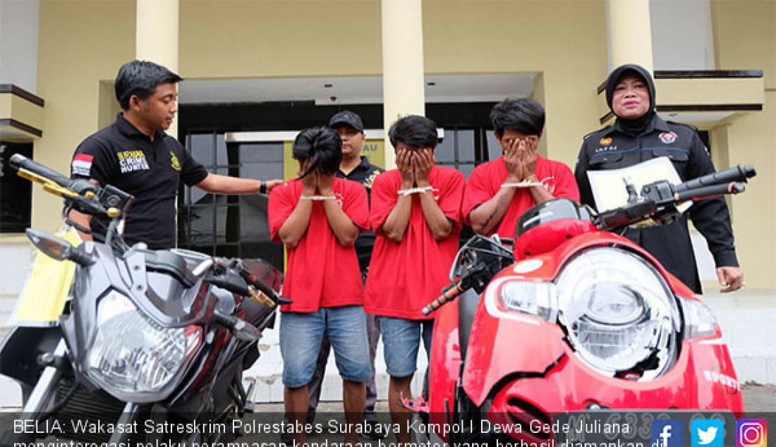 BELIA: Wakasat Satreskrim Polrestabes Surabaya Kompol I Dewa Gede Juliana menginterogasi pelaku perampasan kendaraan bermotor yang berhasil diamankan di Mapolrestabes Surabaya, Minggu (19/11). - JPNN.com