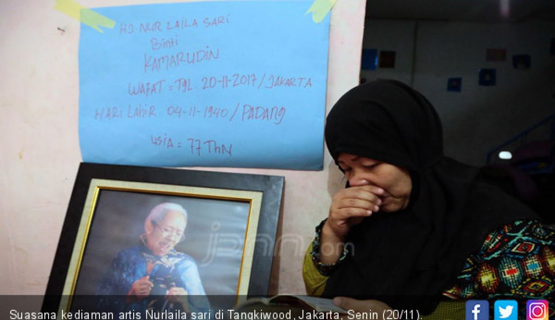 Suasana kediaman artis Nurlaila sari di Tangkiwood, Jakarta, Senin (20/11). Laila Sari meninggal usai pulang syuting. - JPNN.com