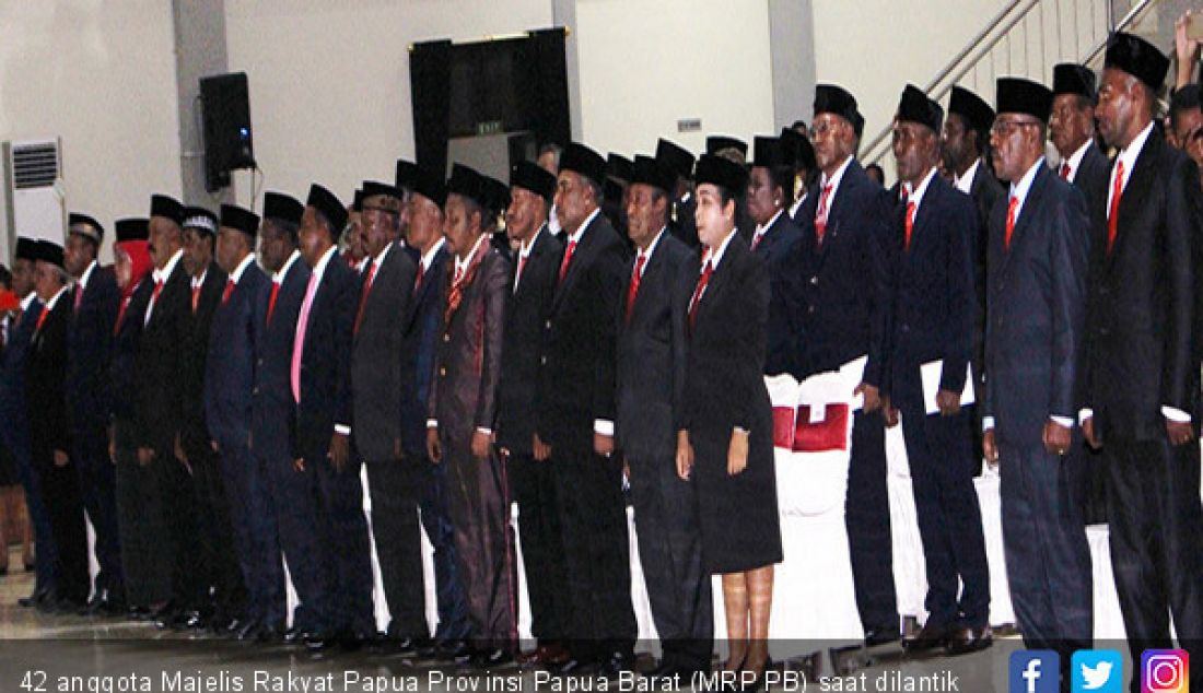 42 anggota Majelis Rakyat Papua Provinsi Papua Barat (MRP PB) saat dilantik Mendagri Tjahjo Kumolo, Selasa (21/11). - JPNN.com