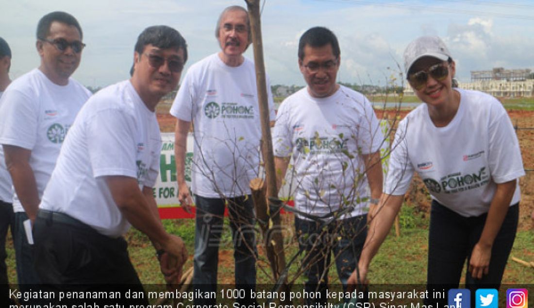 Kegiatan penanaman dan membagikan 1000 batang pohon kepada masyarakat ini merupakan salah satu program Corporate Social Responsibilty (CSR) Sinar Mas Land di bidang lingkungan. - JPNN.com