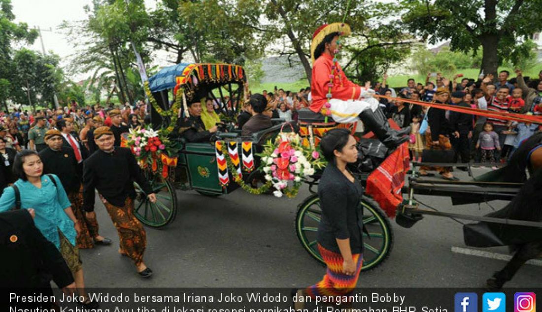 Presiden Joko Widodo bersama Iriana Joko Widodo dan pengantin Bobby Nasution-Kahiyang Ayu tiba di lokasi resepsi pernikahan di Perumahan BHR Setia Budi Medan, Minggu (26/11). - JPNN.com