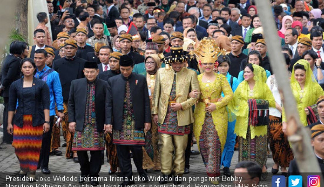 Presiden Joko Widodo bersama Iriana Joko Widodo dan pengantin Bobby Nasution-Kahiyang Ayu tiba di lokasi resepsi pernikahan di Perumahan BHR Setia Budi Medan, Minggu (26/11). - JPNN.com