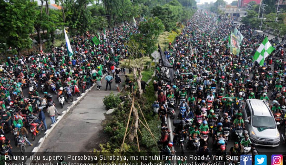 Puluhan ribu suporter Persebaya Surabaya, memenuhi Frontage Road A Yani Surabaya konvoi menyambut kedatangan pemain setelah berhasil menjuarai kompetisi Liga 2, diarak dari Bandara Juanda menuju Graha Pena, Rabu (29/11). - JPNN.com