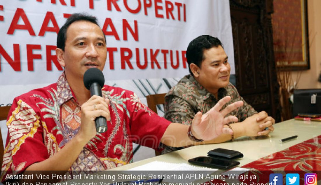 Assistant Vice President Marketing Strategic Residential APLN Agung Wirajaya (kiri) dan Pengamat Property Yos Hidayat Prabowo menjadi pembicara pada Property Outlook 2018, Jakarta, Selasa (5/12). APLN akan meluncurkan Podomoro Park di kuartal pertama 2018 karena pemerintah mematok pertumbuhan ekonomi sebesar 5,4 persen. - JPNN.com