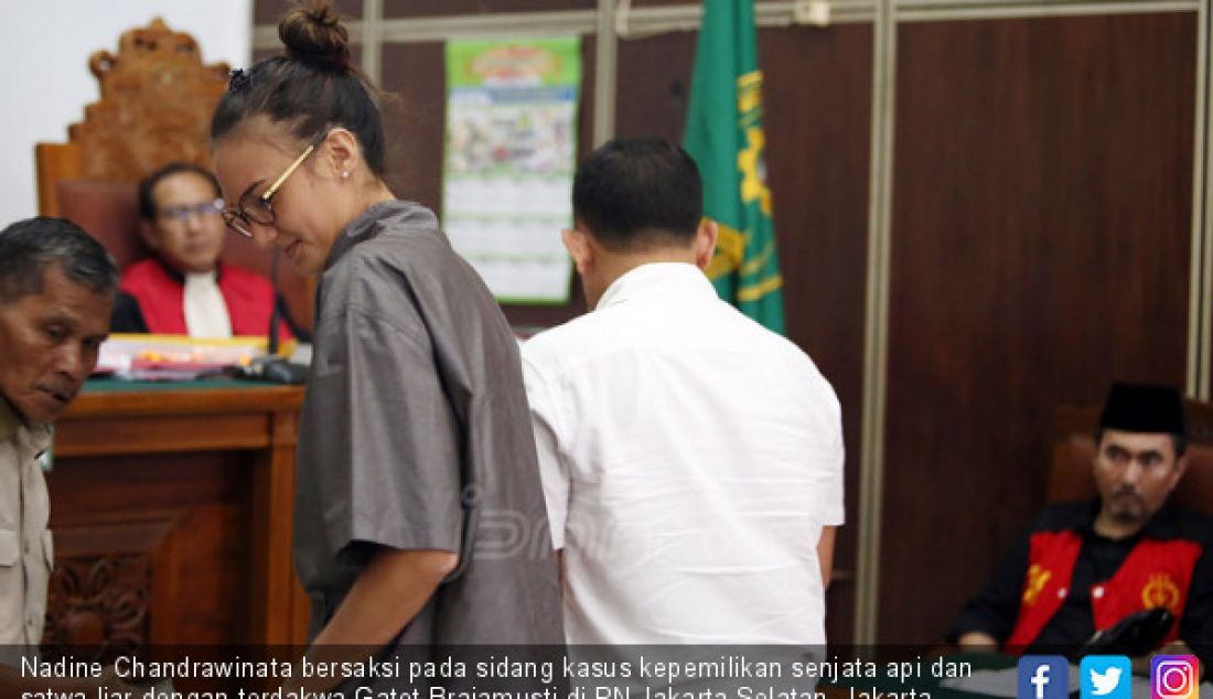 Nadine Chandrawinata bersaksi pada sidang kasus kepemilikan senjata api dan satwa liar dengan terdakwa Gatot Brajamusti di PN Jakarta Selatan, Jakarta, Selasa (5/12). - JPNN.com