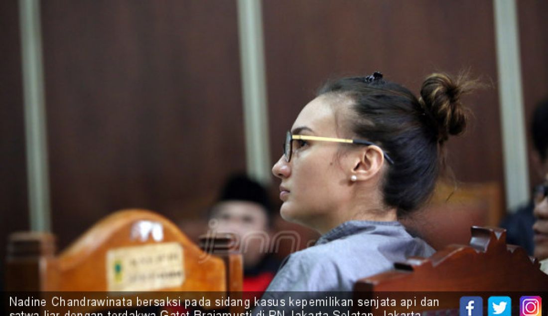 Nadine Chandrawinata bersaksi pada sidang kasus kepemilikan senjata api dan satwa liar dengan terdakwa Gatot Brajamusti di PN Jakarta Selatan, Jakarta, Selasa (5/12). - JPNN.com