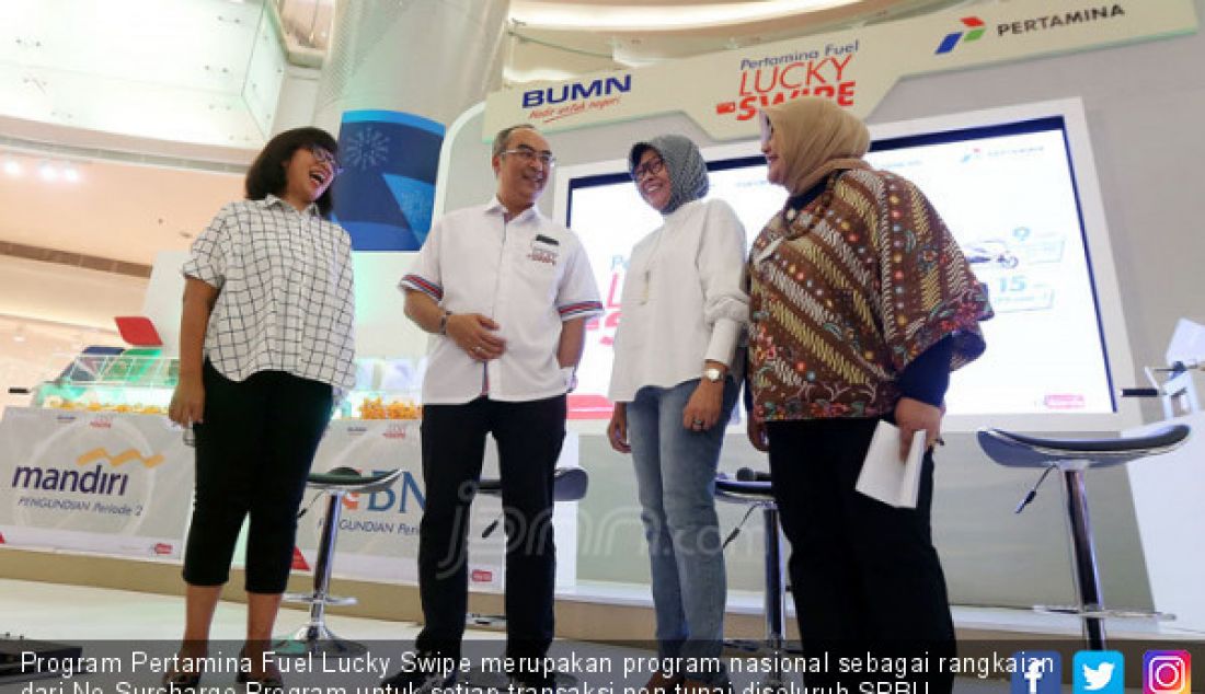 Program Pertamina Fuel Lucky Swipe merupakan program nasional sebagai rangkaian dari No Surcharge Program untuk setiap transaksi non tunai diseluruh SPBU Pertamina, yang diluncurkan sejak awal Januari 2017 dimana Pertamina membebaskan konsumen yang bertransaksi menggunakan kartu debit dan kartu kredit di SPBU tanpa adanya biaya tambahan. - JPNN.com