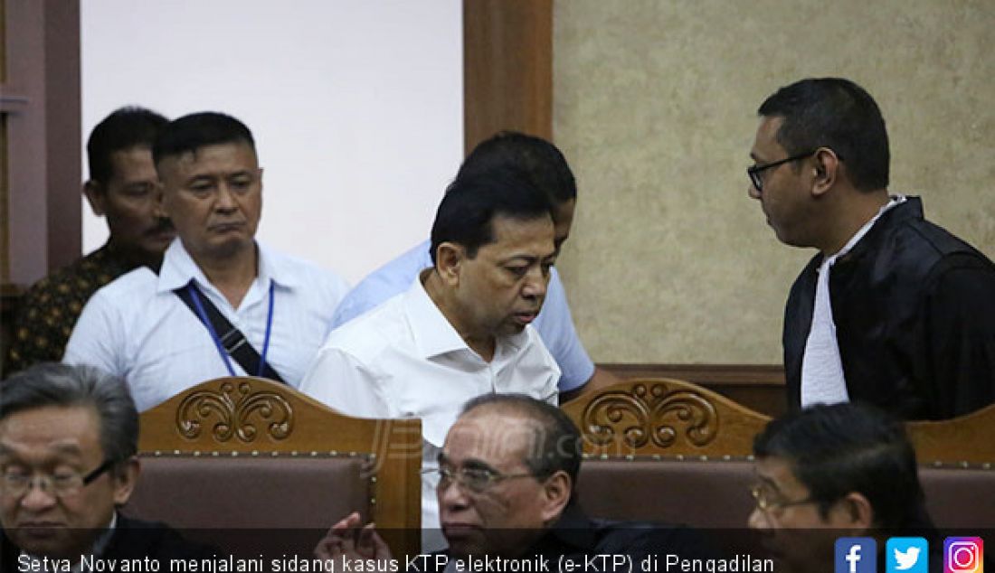 Setya Novanto menjalani sidang kasus KTP elektronik (e-KTP) di Pengadilan Tipikor, Jakarta, Rabu (13/12). - JPNN.com