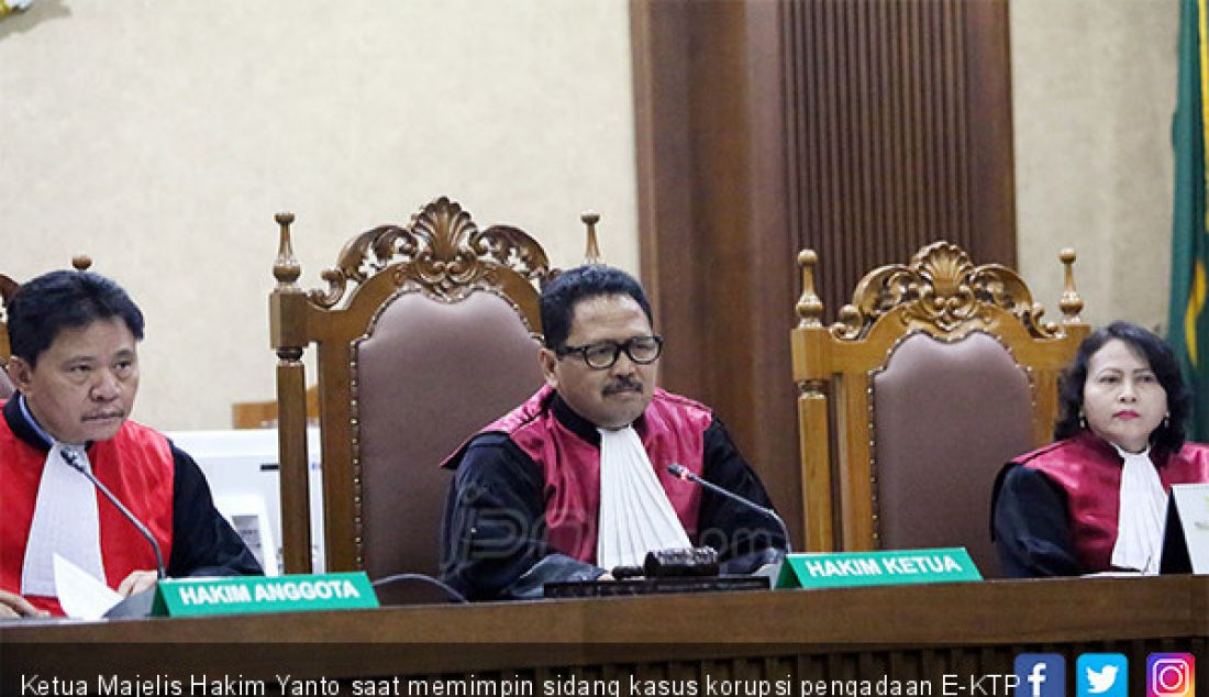Ketua Majelis Hakim Yanto saat memimpin sidang kasus korupsi pengadaan E-KTP Setya Novanto di Pengadilan Tipikor, Jakarta, Rabu (13/12). - JPNN.com