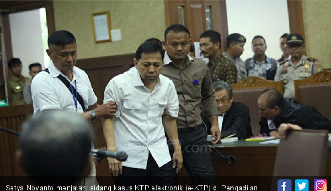 Setya Novanto menjalani sidang kasus KTP elektronik (e-KTP) di Pengadilan Tipikor, Jakarta, Rabu (13/12). - JPNN.com