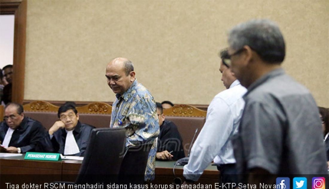 Tiga dokter RSCM menghadiri sidang kasus korupsi pengadaan E-KTP Setya Novanto di Pengadilan Tipikor, Jakarta, Rabu (13/12). - JPNN.com