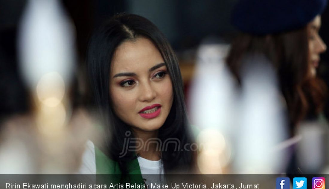 Ririn Ekawati menghadiri acara Artis Belajar Make Up Victoria, Jakarta, Jumat (15/12). - JPNN.com