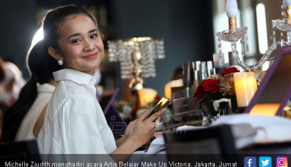 Michelle Ziudith menghadiri acara Artis Belajar Make Up Victoria, Jakarta, Jumat (15/12). - JPNN.com