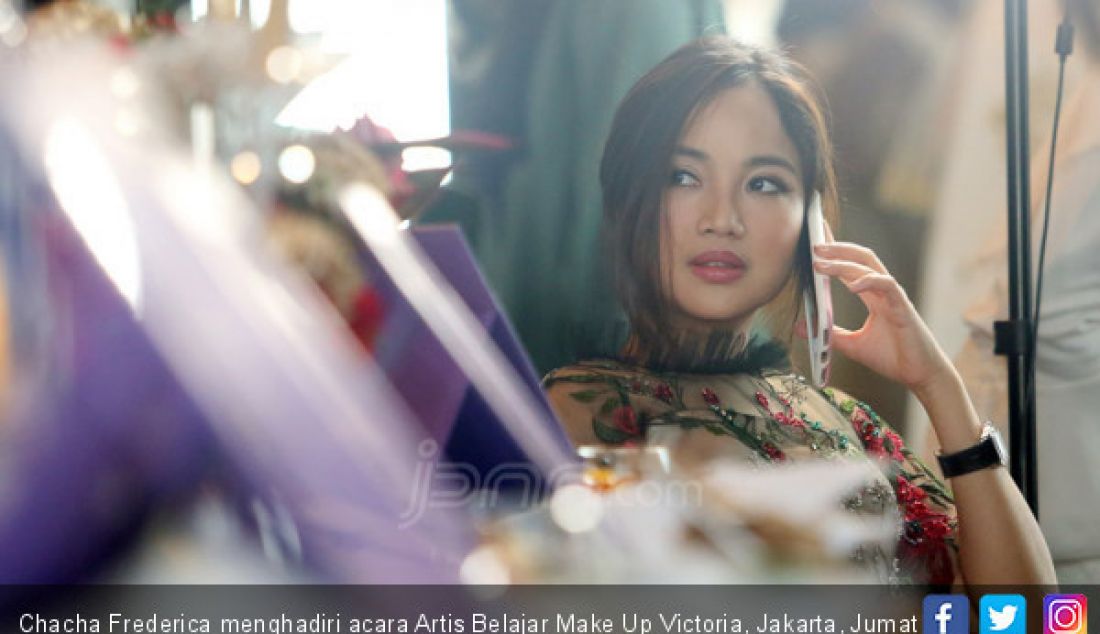 Chacha Frederica menghadiri acara Artis Belajar Make Up Victoria, Jakarta, Jumat (15/12). - JPNN.com