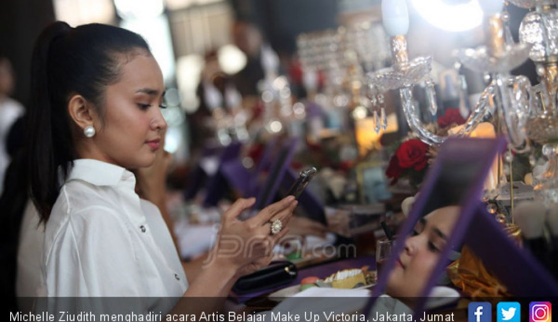 Michelle Ziudith menghadiri acara Artis Belajar Make Up Victoria, Jakarta, Jumat (15/12). - JPNN.com