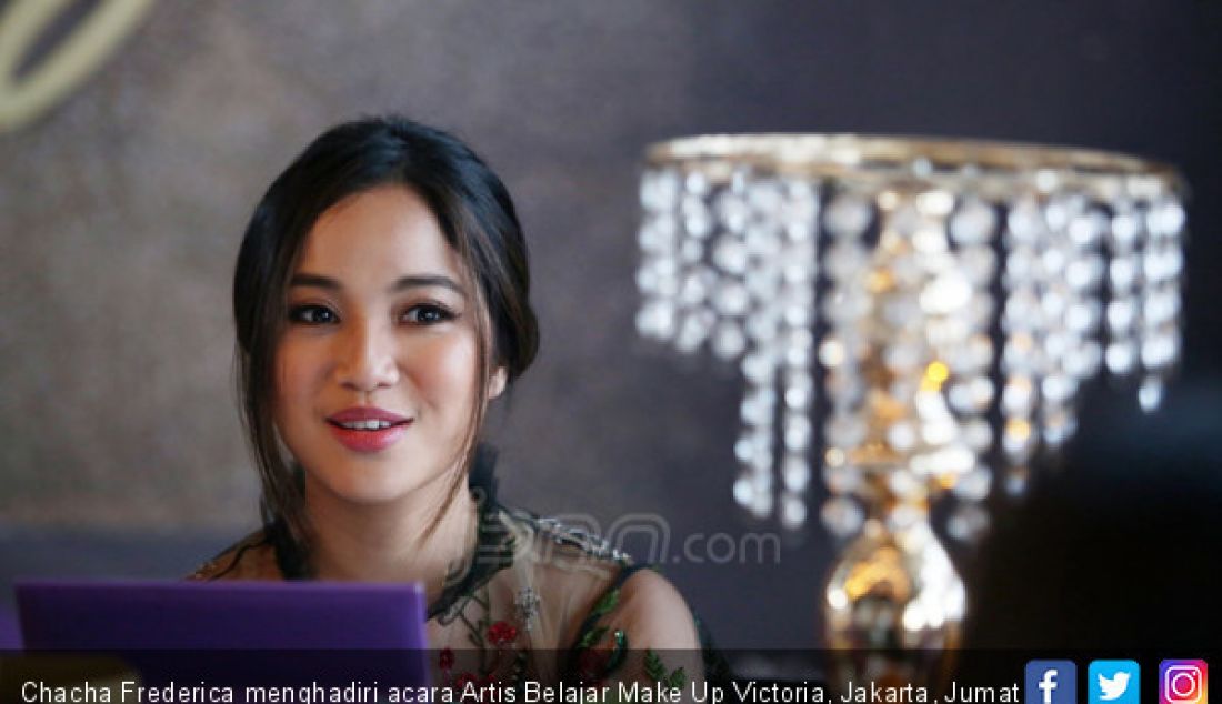 Chacha Frederica menghadiri acara Artis Belajar Make Up Victoria, Jakarta, Jumat (15/12). - JPNN.com