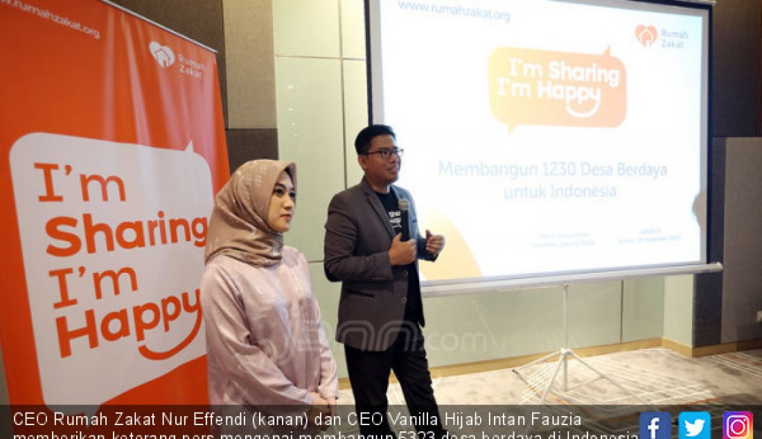 CEO Rumah Zakat Nur Effendi (kanan) dan CEO Vanilla Hijab Intan Fauzia memberikan keterang pers mengenai membangun 5323 desa berdaya di Indonesia melalui dana Zakat, Infak, Shadaqah dan Wakaf, Jakarta, Selasa (19/12). - JPNN.com