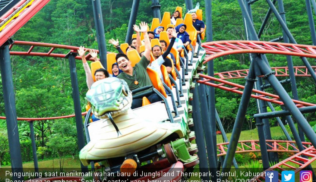 Pengunjung saat menikmati wahana baru di Jungleland Themepark, Sentul, Kabupaten Bogor, dengan wahana 'Snake Coaster' yang baru saja diresmikan, Rabu (20/12). - JPNN.com