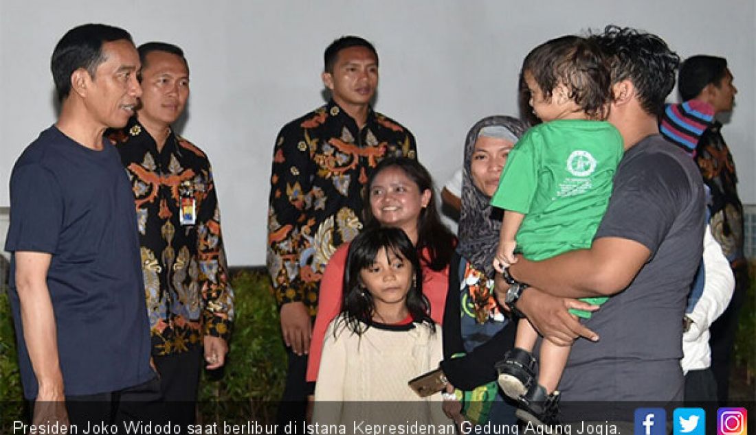 Presiden Joko Widodo saat berlibur di Istana Kepresidenan Gedung Agung Jogja. - JPNN.com