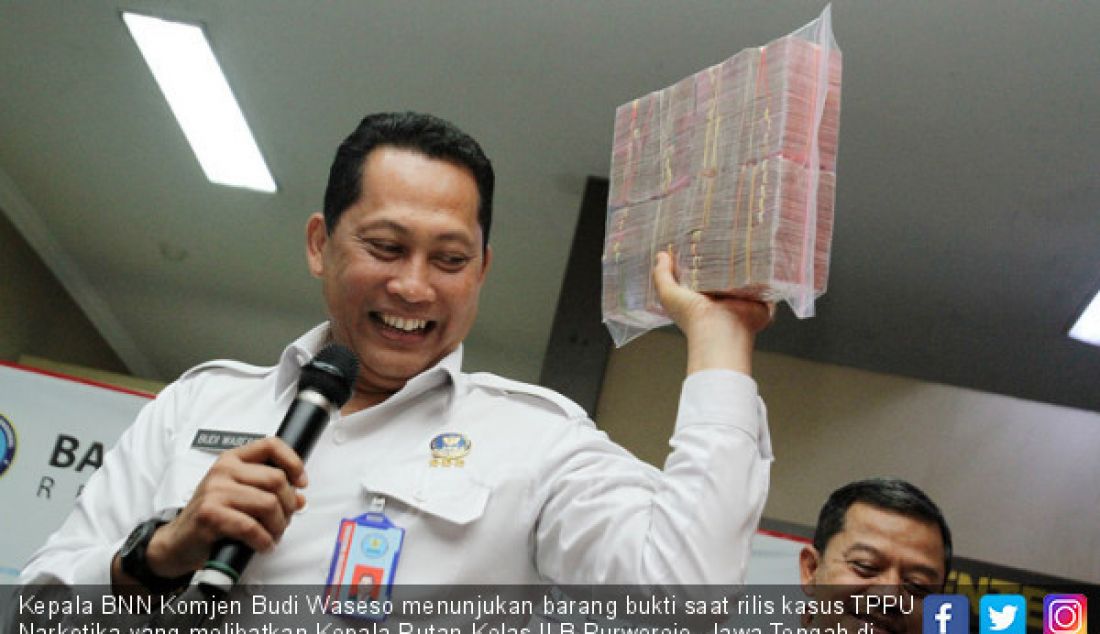 Kepala BNN Komjen Budi Waseso menunjukan barang bukti saat rilis kasus TPPU Narkotika yang melibatkan Kepala Rutan Kelas II B Purworejo, Jawa Tengah di Kantor BNN, Jakarta, Rabu (17/1). - JPNN.com
