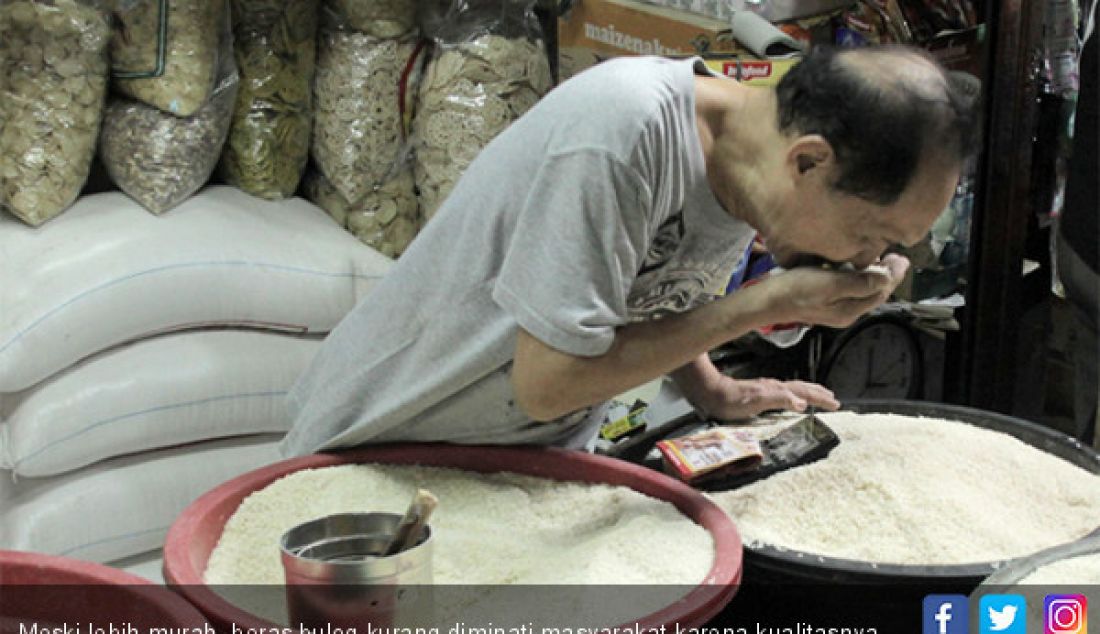  Meski lebih murah, beras bulog kurang diminati masyarakat karena kualitasnya lebih rendah. Hingga Senin (22/1), pemerintah sudah menggelontorkan 90 ton beras untuk menekan harga beras yang melonjak di Kota Tangerang. - JPNN.com